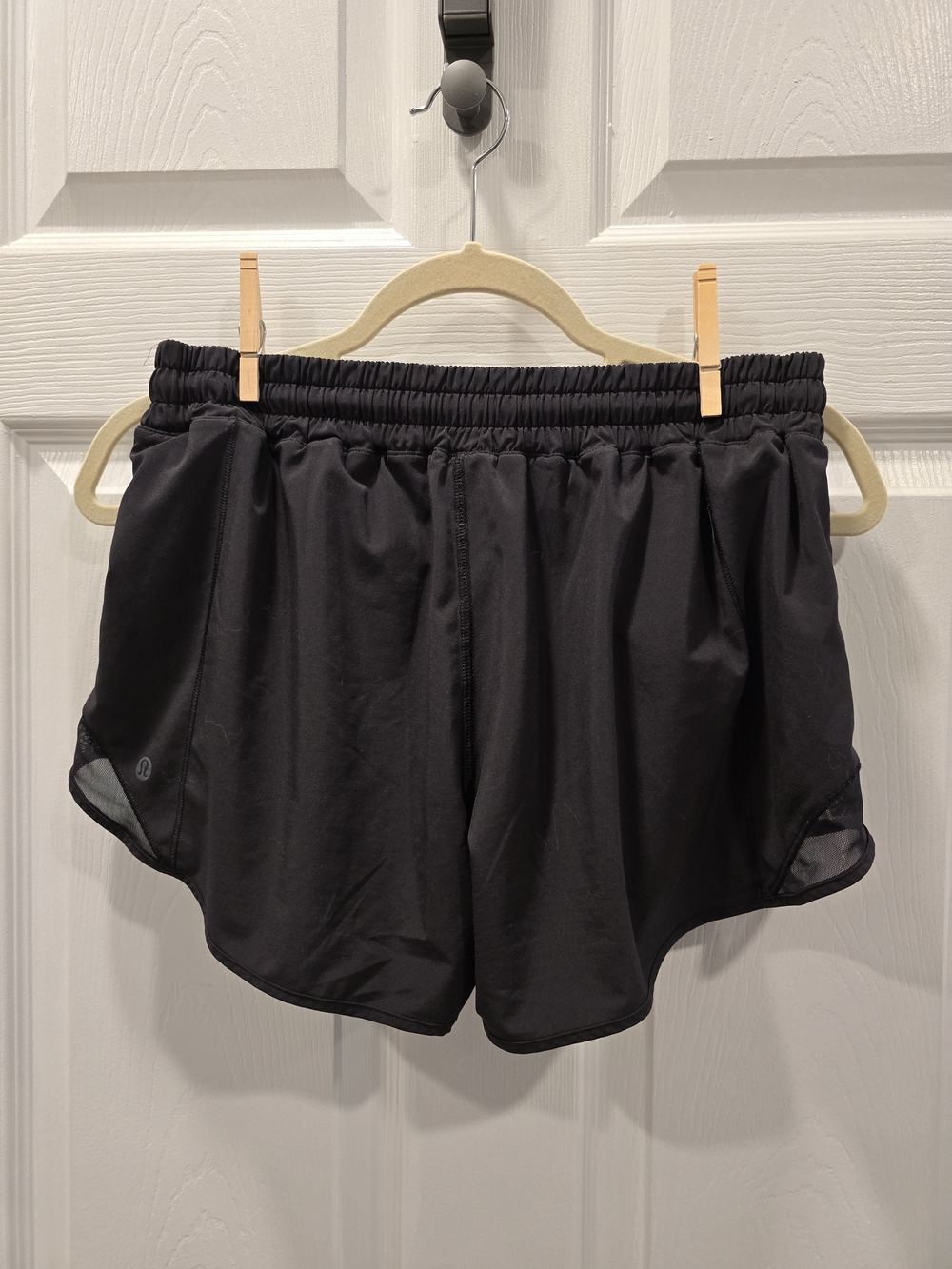 Lululemon 2.5" Hotty Hot Low Rise Shorts - Picture 3 of 4